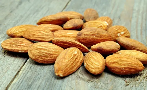 Almendras peladas —  Fotos de Stock