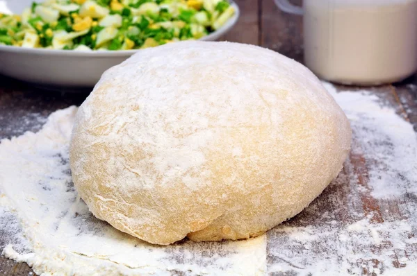 Dough on a wooden table — Stock Photo, Image