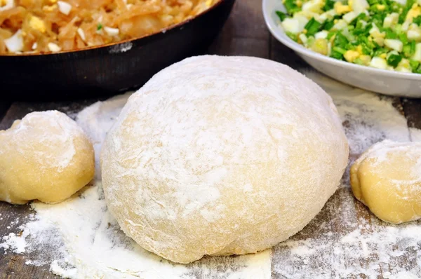 Dough and filling for a pie on a wooden table — Stock Photo, Image