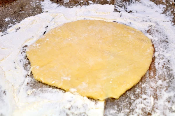 Dough on a wooden table — Stock Photo, Image