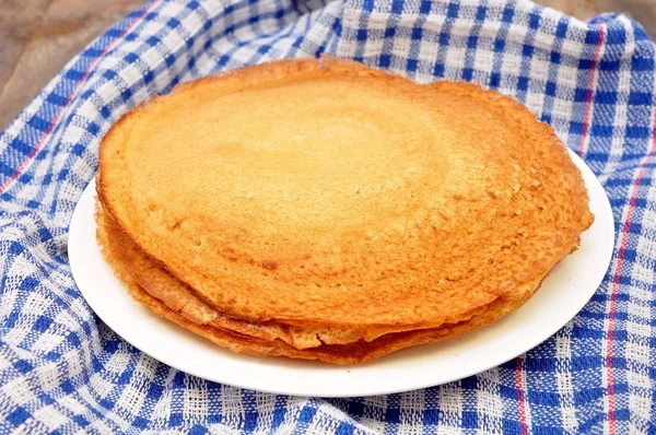 Pfannkuchen auf einem Teller — Stockfoto