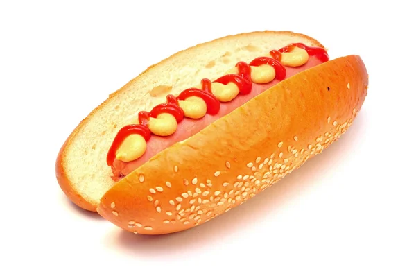 Cachorro quente com ketchup de tomate e mostarda — Fotografia de Stock