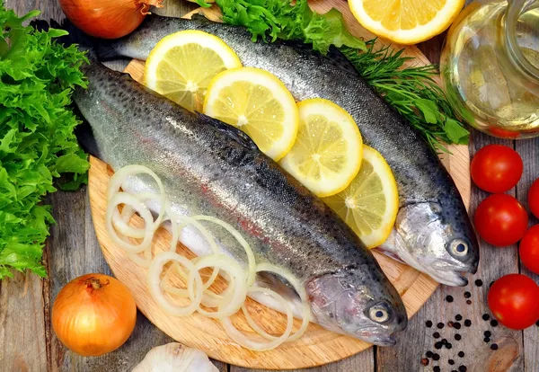 Trout on a plate with vegetables — Stock Photo, Image