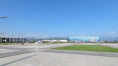 Sochi, Rusya - 31 Ağustos 2021 Olimpiyat Parkı ve Şarkı Söyleyen Kaynak Meşalesi. 