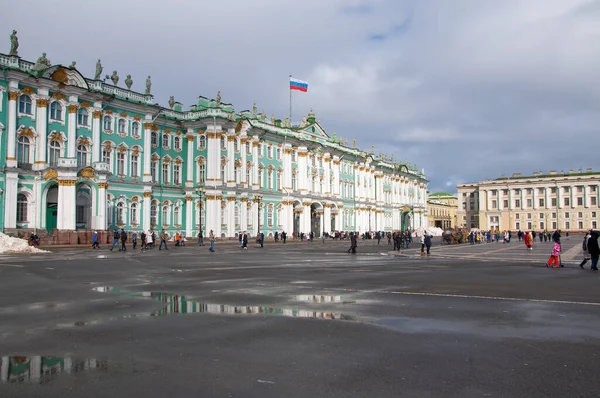 ST. PETERSBURG, RUSIA - 27 de marzo de 2021: Ermita del Palacio de Invierno — Foto de Stock