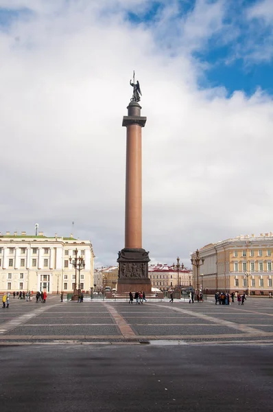 러시아의 페테르부르크 - 2021 년 3 월 27 일: 궁전 광장 — 스톡 사진