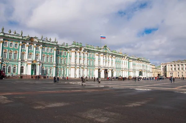 ST. PETERSBURG, RÚSSIA - 27 de março de 2021: Palácio de Inverno Hermitage — Fotografia de Stock