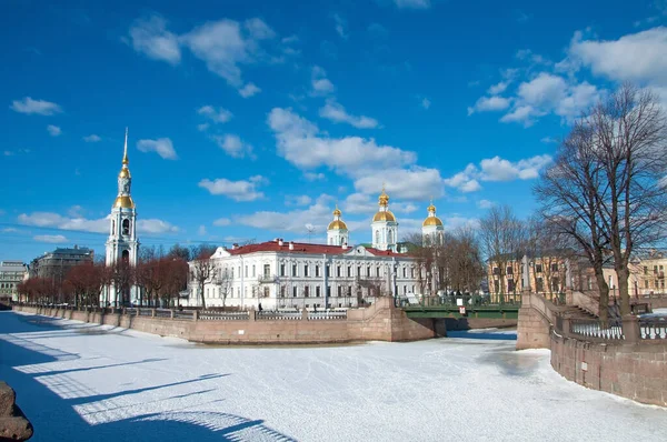 ПЕТЕРБУРГ, РОССИЯ - 27 марта 2021 г.: Никольский морской собор — стоковое фото