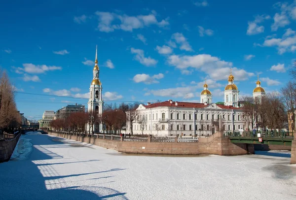 러시아 상트페테르부르크 - 2021 년 3 월 27 일 : Nikolsky Naval Cathedral — 스톡 사진