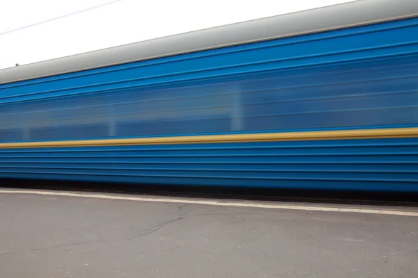 hareketli mavi tren platformu