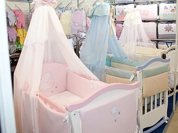 Baby cots four poster the store front — стоковое фото