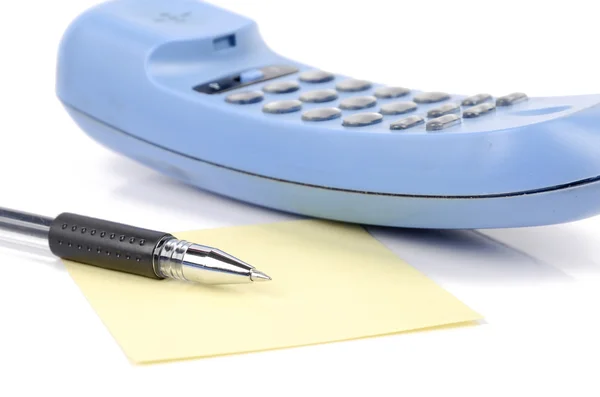 Telefon, Notizbuch und Stift — Stockfoto