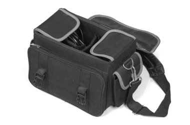 Kamera çantası beyaz arkaplanda