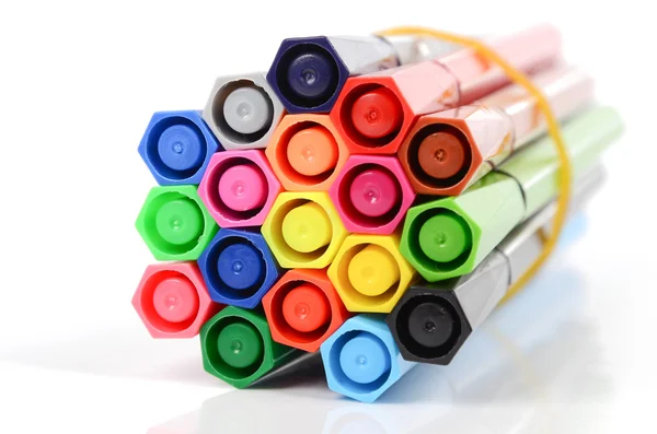 Penna a colori su sfondo bianco — Foto Stock