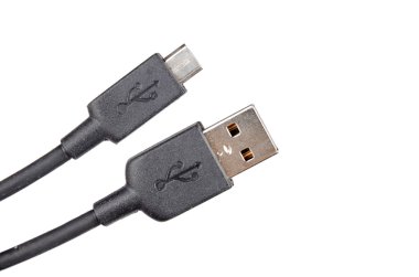 Beyaz arkaplanda usb kablosu