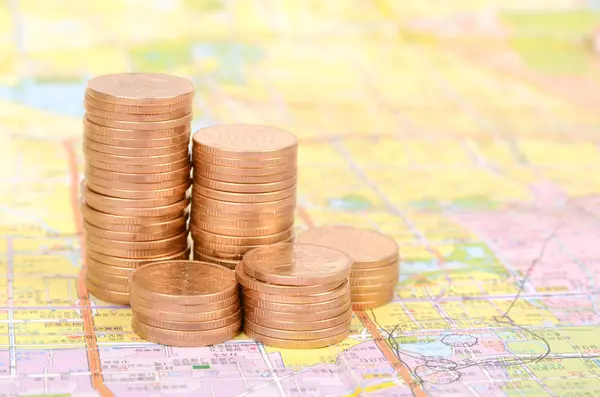 Coins and map — Stock Photo, Image