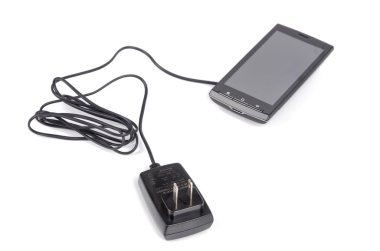 cep telefonu ve şarj aleti