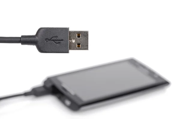 Mobiltelefon och usb på vit bakgrund — Stockfoto