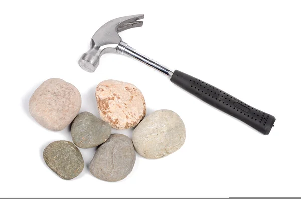 Hammer und Stein auf weißem Hintergrund — Stockfoto
