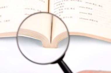 Büyüteç'i ve kitap