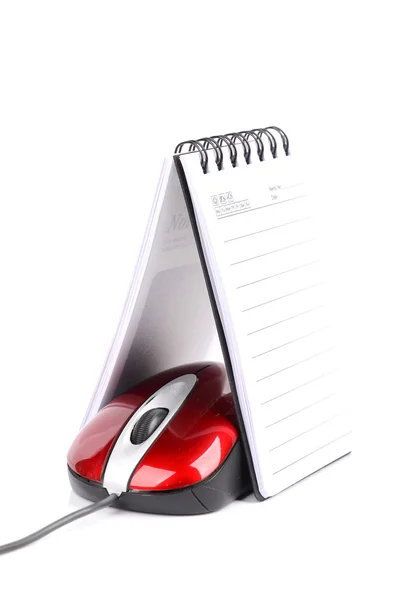 Mouse de computador e bloco de notas — Fotografia de Stock