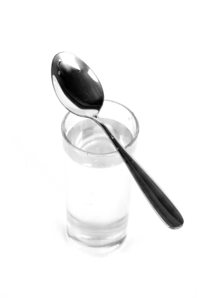 水とスプーンのガラス — ストック写真