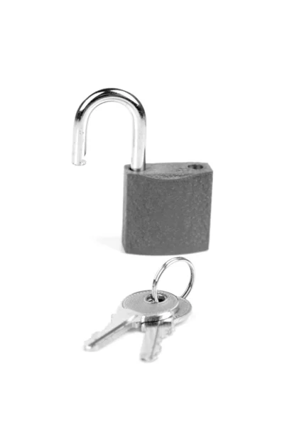 Bloqueio e chave no fundo branco — Fotografia de Stock