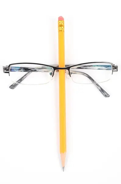 Олівець і окуляри — стокове фото