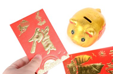 kumbara ve kırmızı paket