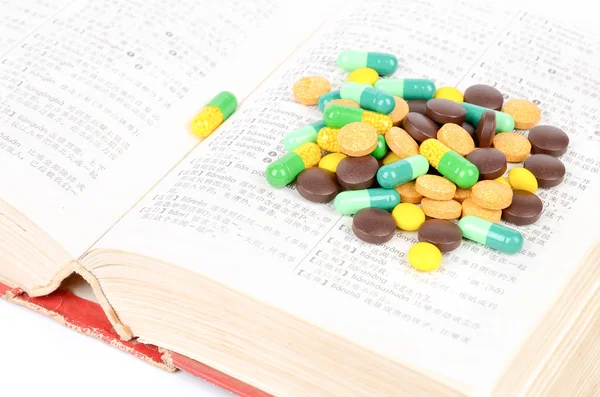Livro e medicina — Fotografia de Stock