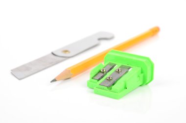 Kağıt bıçak ve kalemtıraş kalem