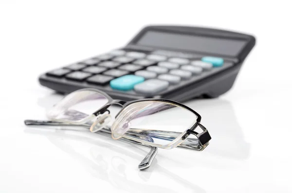 Calculatrice et lunettes — Photo