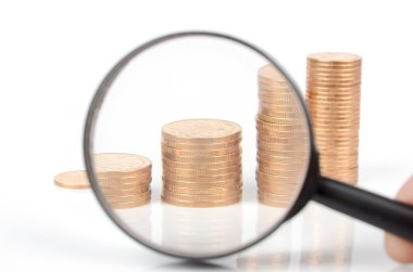 Büyüteç ve madeni paralar