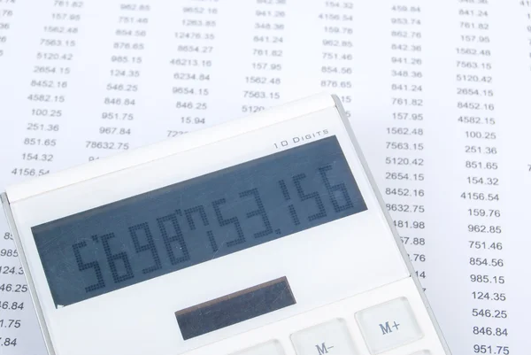 Фінансові дані та калькулятор — стокове фото