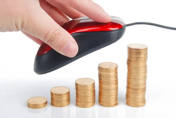 Ordenador ratón y monedas — Foto de Stock
