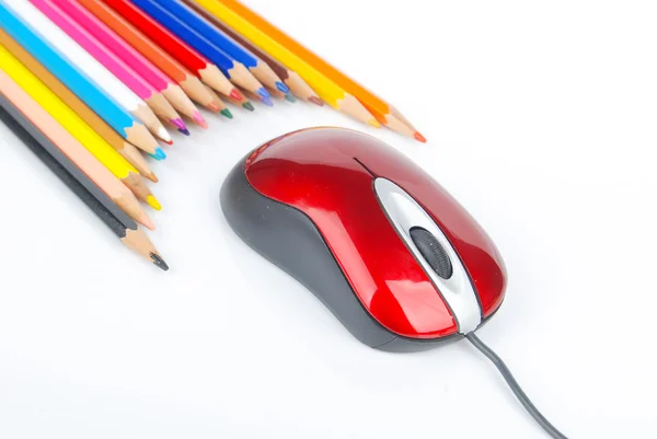 Lápis de cor e mouse de computador — Fotografia de Stock