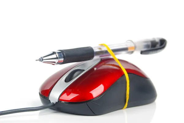 Компьютерная мышь и ручка — стоковое фото