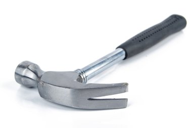 Beyaz arkaplanda çekiç