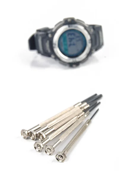 Precisie schroevendraaier en digitaal horloge — Stockfoto
