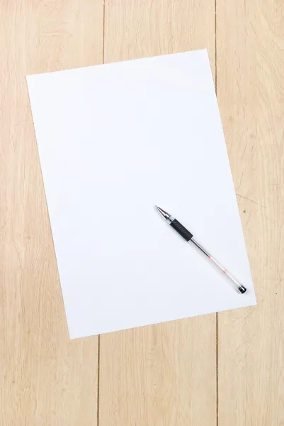 A4 kağıt ve kalem — Stok fotoğraf