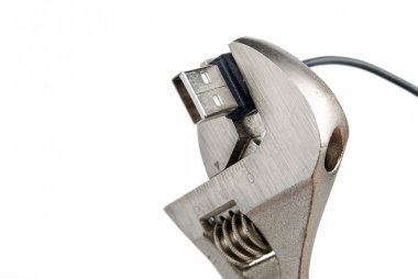 İngiliz anahtarı ve usb