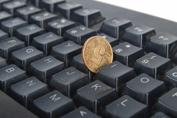 Computer keyboard and coin — Stock Photo, Image