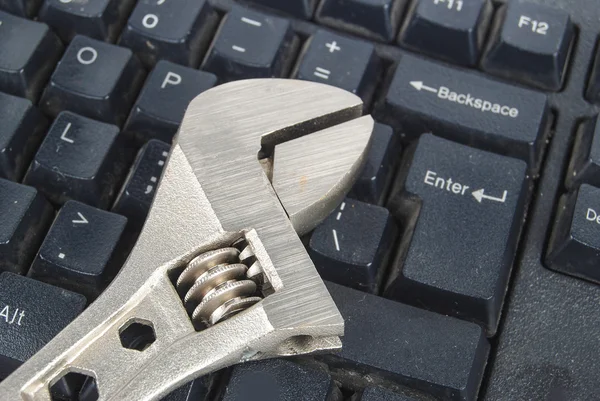 Wrench and keyboard — Stock Photo, Image