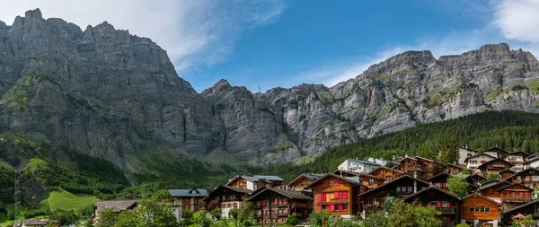 ロイカーバード スイス 2020年8月10日 夏の間のスイスのロイカーバードの美しい村の風景2020 — ストック写真