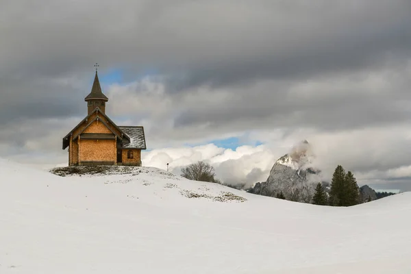 Stoos Švýcarsko Února 2020 Starý Dřevěný Kostel Stoosu Švýcarsko Během — Stock fotografie