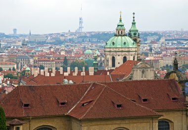 Aziz Nicolas Kilisesi ve tv vericisi zizkov