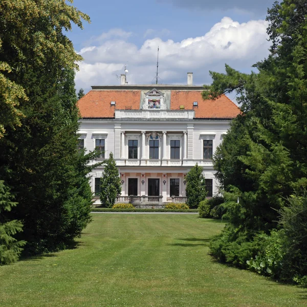 Schloss im Arboretum, Slowakei — Stockfoto