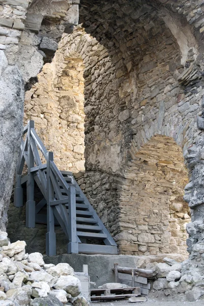Castillo de Lietava, paredes interiores con escaleras —  Fotos de Stock