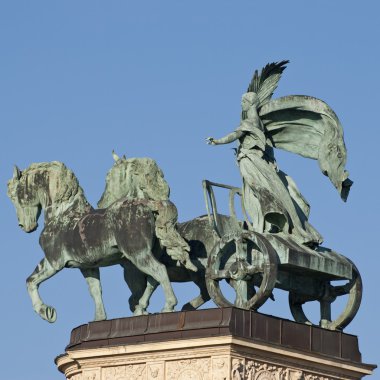 chariot kahramanlar Meydanı Budapeşte kadın heykeli