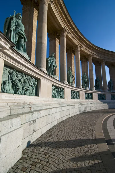 Beelden van koningen in het Heldenplein, Boedapest — Stockfoto